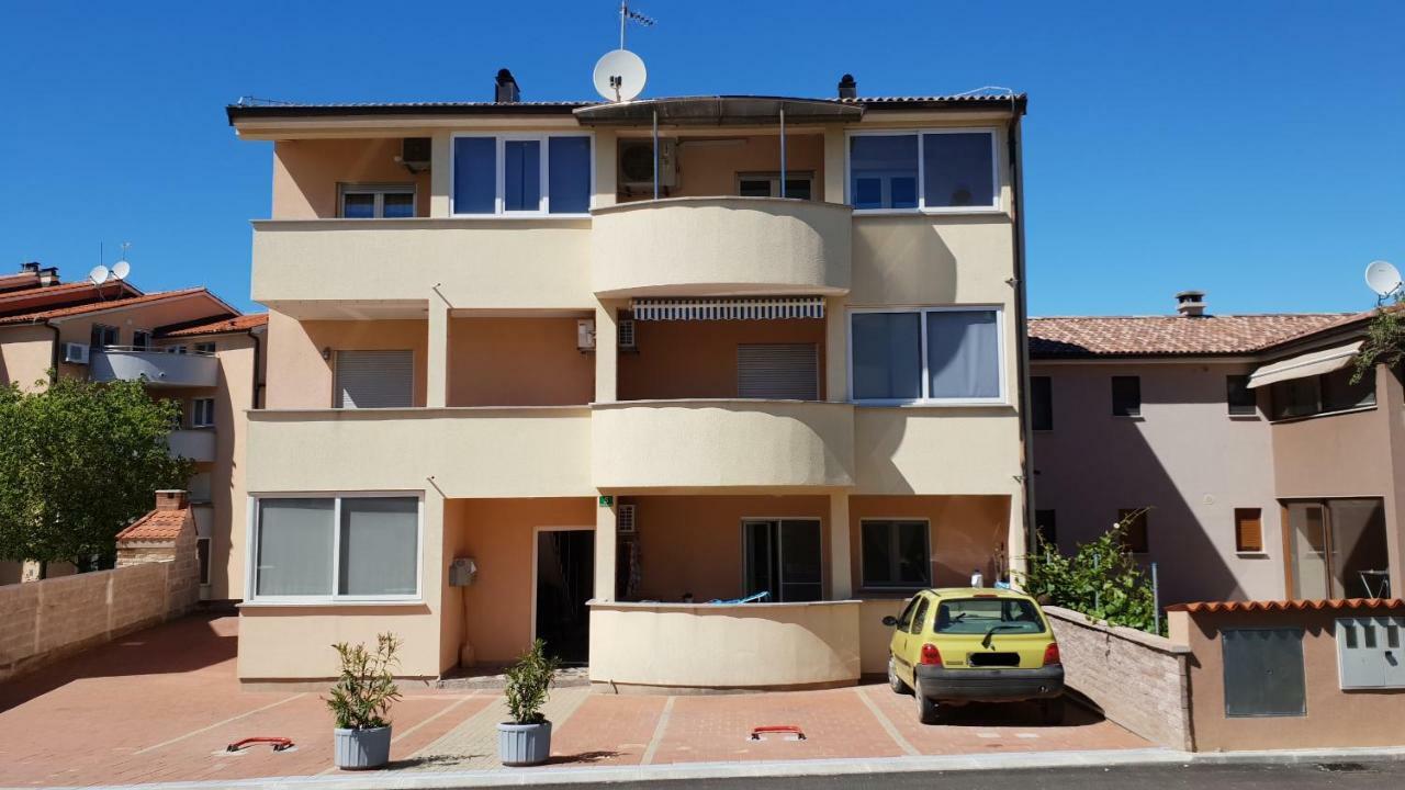 Apartment Ina Pula Ngoại thất bức ảnh